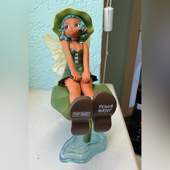 Peach Riot Punk Fairy Figure: Frankie Lily Pad - Picture 8 of 16